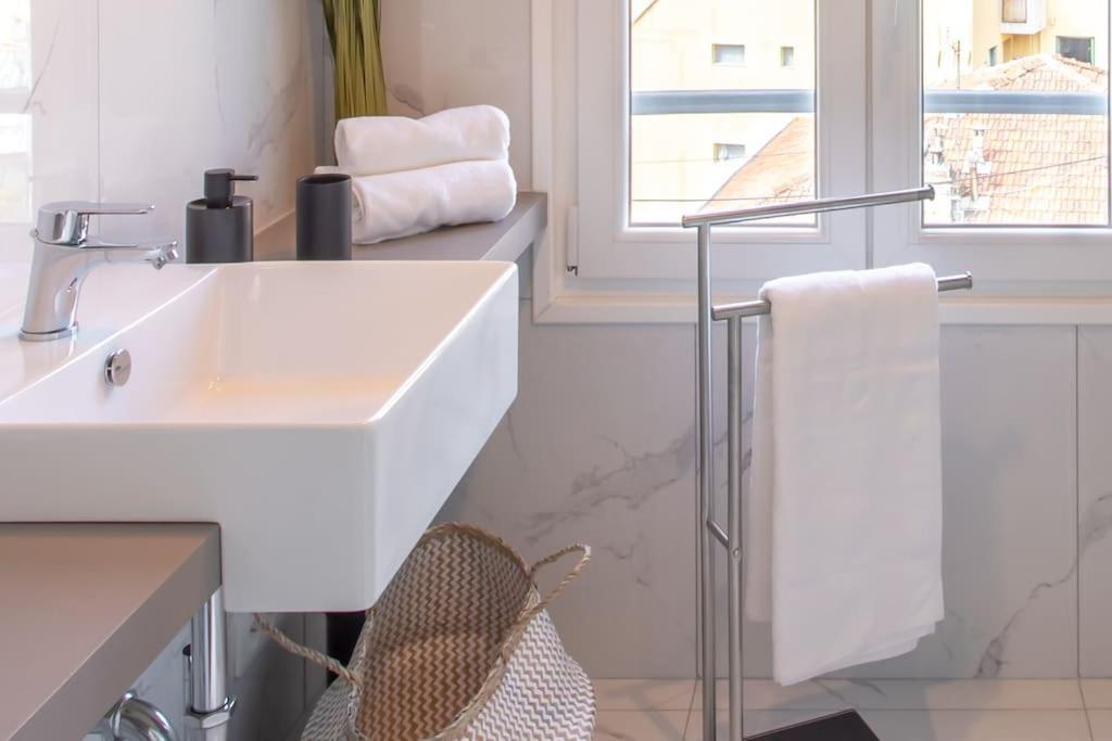 #24 Marie-Claire Suite Sea View/Balcony/Ac/5Min Port فيليوفرُنش سور مير المظهر الخارجي الصورة